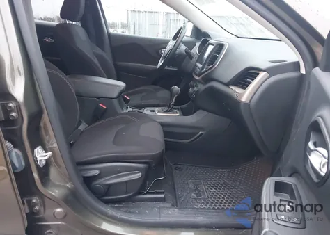 2015 Jeep Cherokee Latitude из США, поврежденный, VIN 1C4PJLCS6FW656915